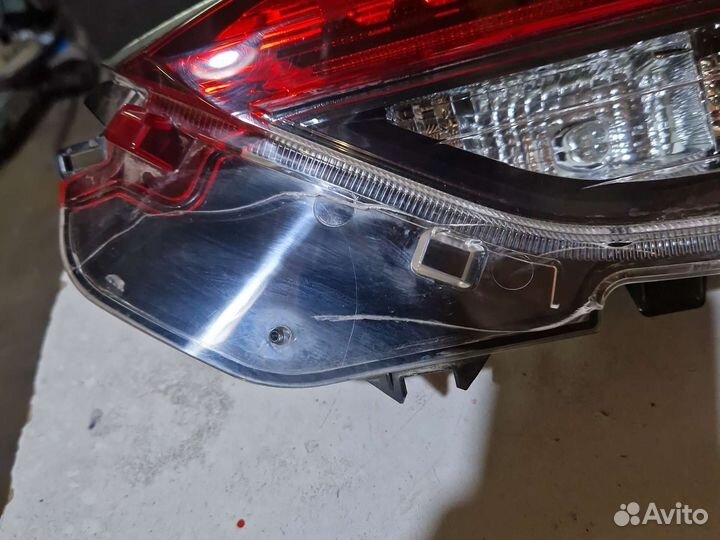 Задний правый фонарь багажника тойота rav 4 xa50