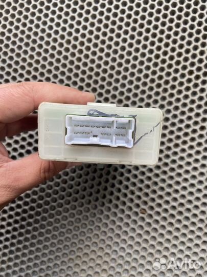 Эбу центральным замком Nissan Cube AZ10