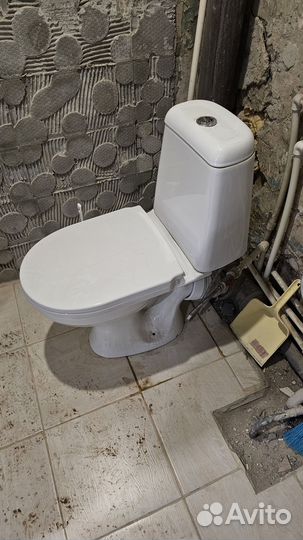 Унитаз с бачком