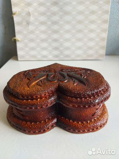 Деревянная шкатулка резная