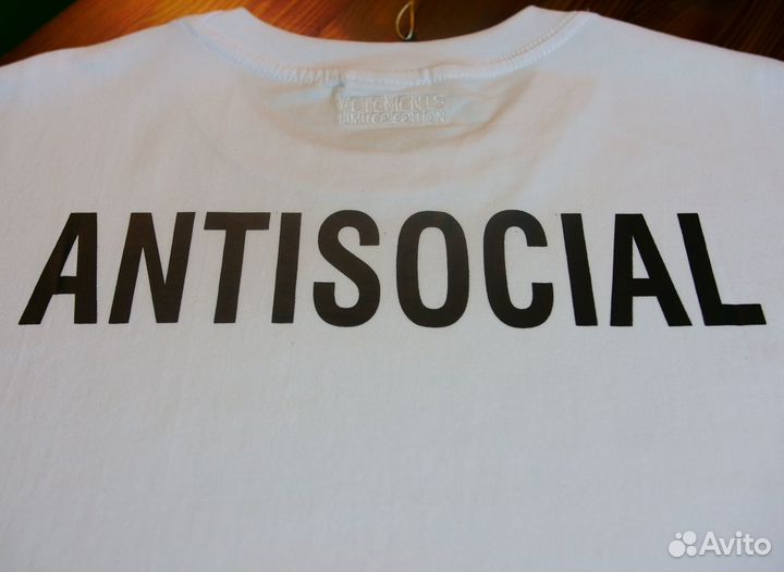 Футболка vetements antisocial