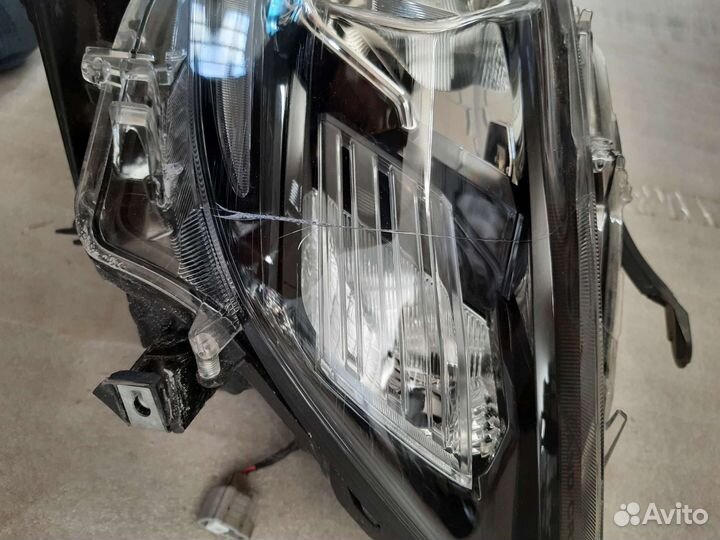 Toyota Land Cruiser Prado 150 17- фара левая