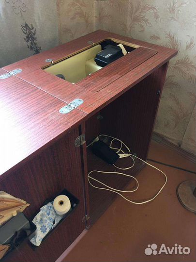 Швейная машина Чайка 142