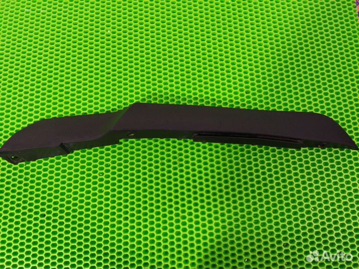 Спойлер (брызговик) бампера передний правый Land