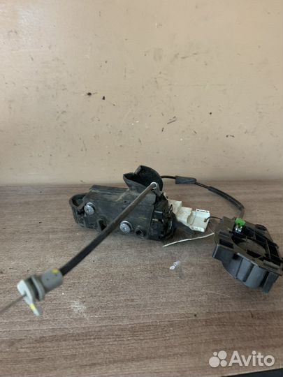 Замок задней правой двери Ситроен С4