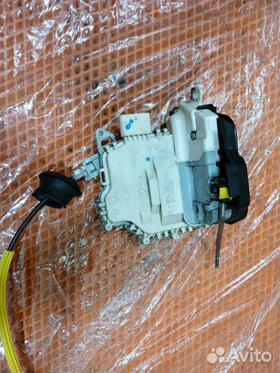 Замок двери Audi A6 C6 4F ccea 2010