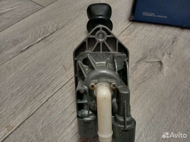 Кран ручного тормоза Man TGA (пропускает воздух)