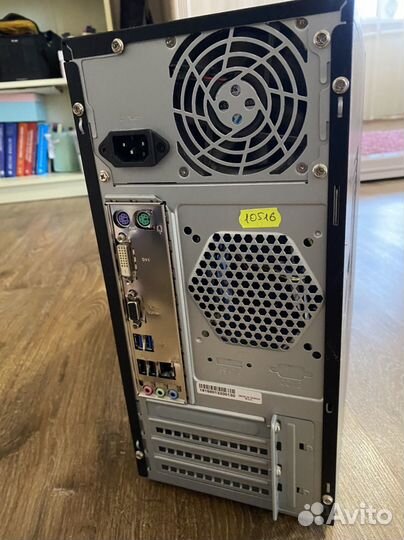 Монитор Benq и стационарный компьютер