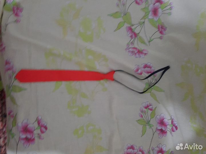 Галстук женский красный