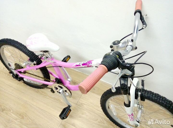 Велосипед для девочки Specialized Hotrock 20