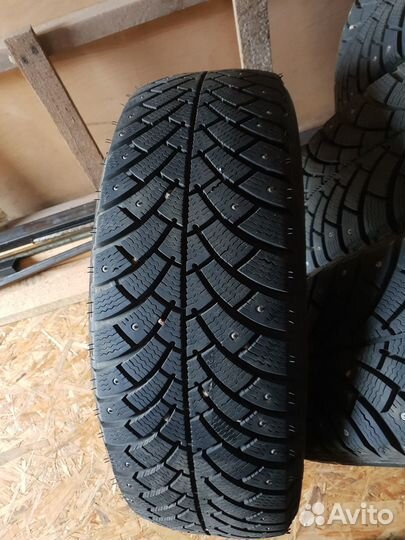 Bfgoodrich G-Force Stud 215/65 R16