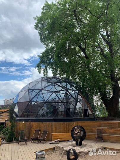 Бариста в летнюю кофейню