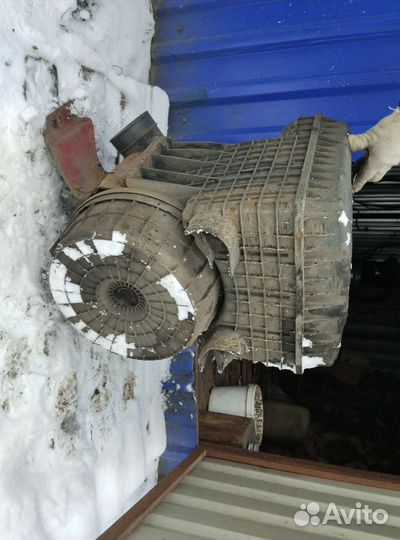 Продаю корпус воздушного фильтра на iveco