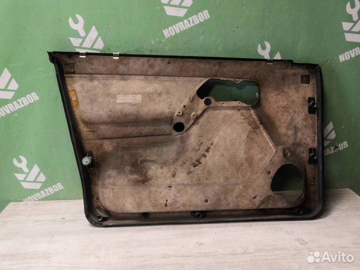 Обшивка двери передней правой Фольксваген Гольф