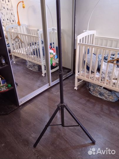 Стойки под акустику