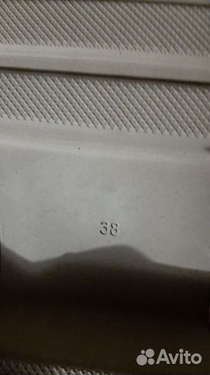 Зимние женские сапоги 38