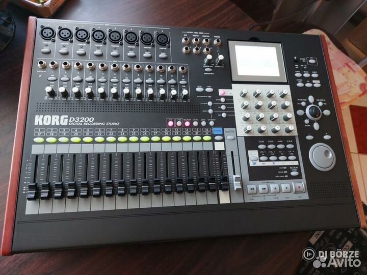 Korg D3200 цифровая студия звукозаписи