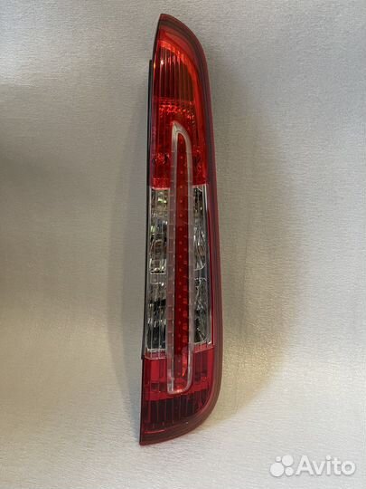 Фонарь задний правый Ford C-MAX