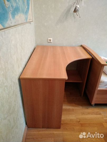 Угловой стол