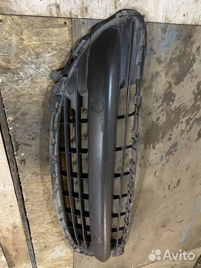 Решетка переднего бампера peugeot 207