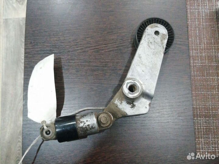 Кронштейн ролика натяжителя