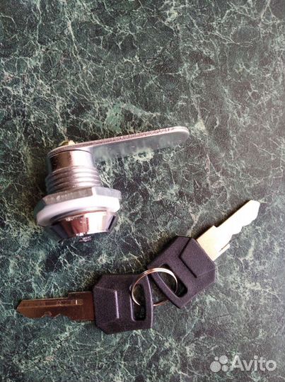 Замок 18-20/40 с ключом для металлокорпусов