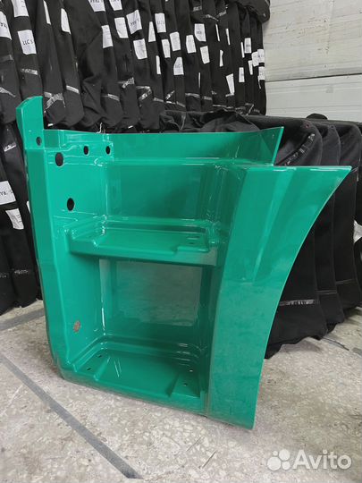 Щиток камаз-5490 подножки левый 5490-8405113-10