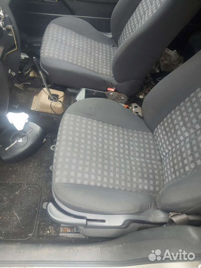 Сиденья передние, задние для Рено Меган 2
