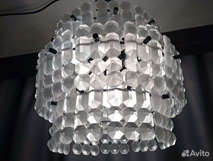 Черная люстра с матовым хрусталем