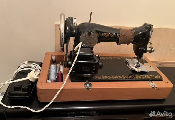 Швейная машина Подольск ручная с электроприводом