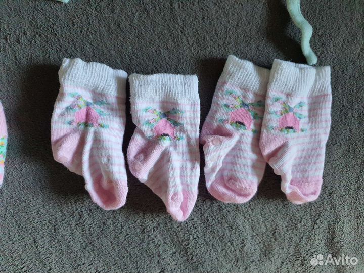 Чепчики, антицарапки и носки Mothercare