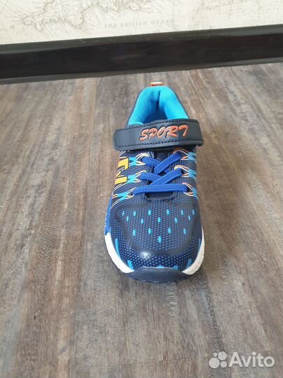 Кроссовки детские новые