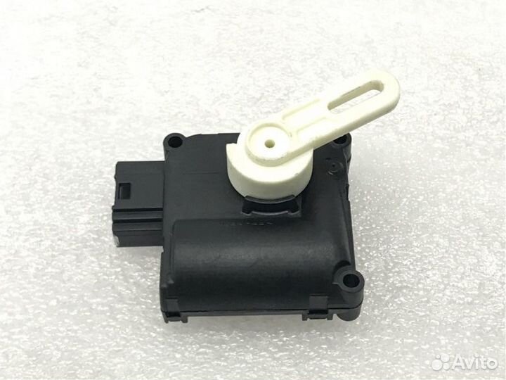 Моторчик заслонки отопителя Audi A8 D3 BVJ 2008