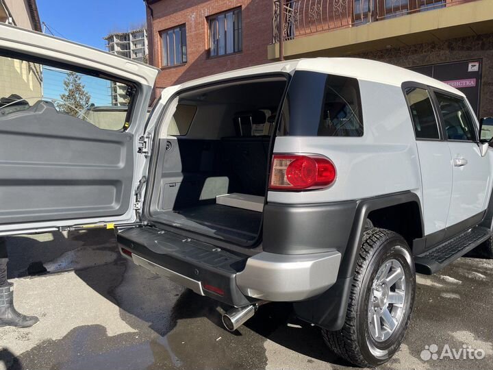 Toyota FJ Cruiser 4.0 AT, 2022, 10 000 км