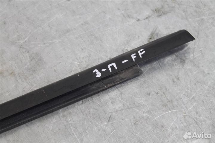 Молдинг стекла задней правой двери Ford Focus 3 2