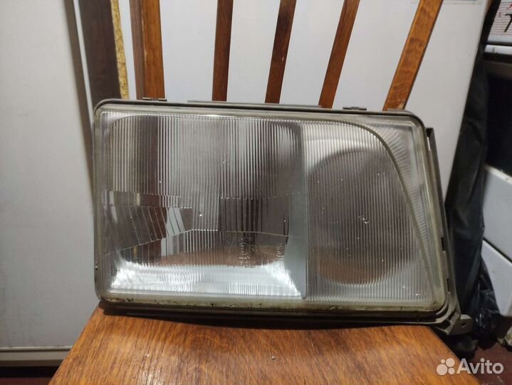 Мерседес 124 Стекло фары правое Bosch