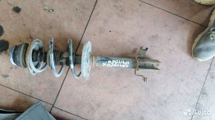 Амортизатор передний правый Renault Sandero 2