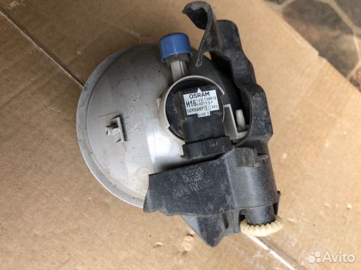 Фара противотуманная левая Toyota Land Cruiser