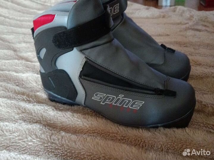 Лыжные ботинки