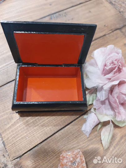 Шкатулка - лаковая миниатюра