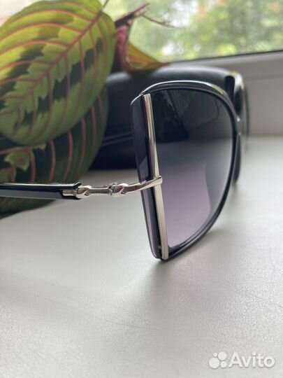 Солнцезащитные очки женские