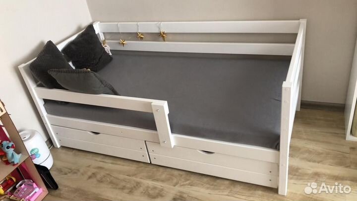 Кровать подростковая