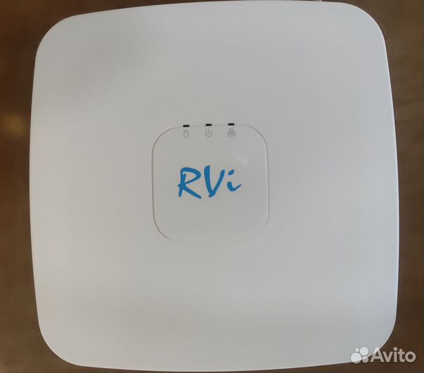 IP Видеорегистрато RVI-IPN8/1-P4