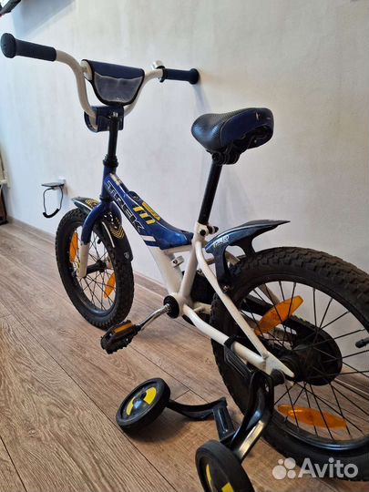 Детский велосипед Trek 16 четырехколесный