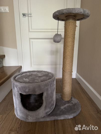 Когтеточка с домиком для кошки