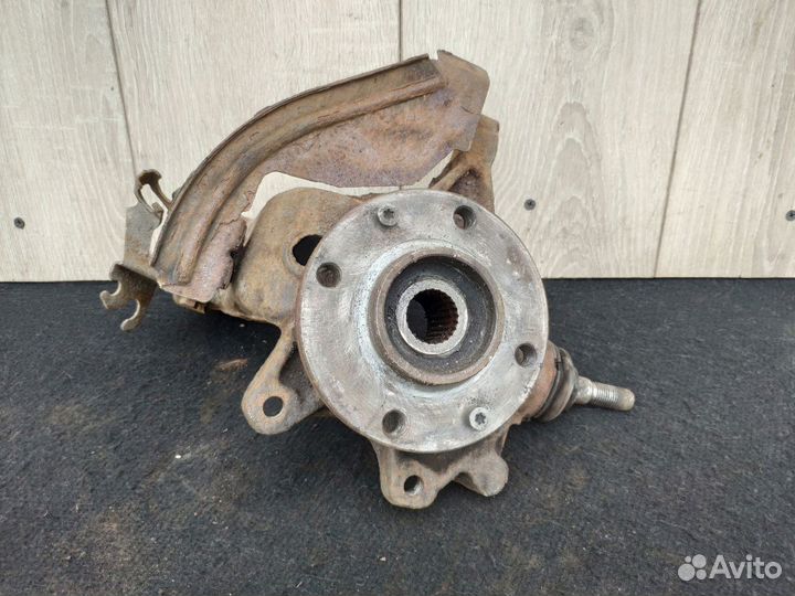 Кулак поворотный передний левый Peugeot 406