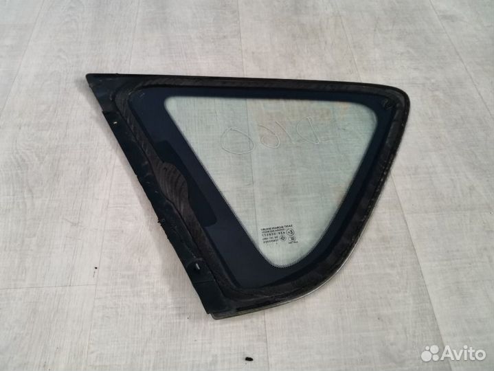 Стекло кузовное форточка заднее правое Mazda 3 BK