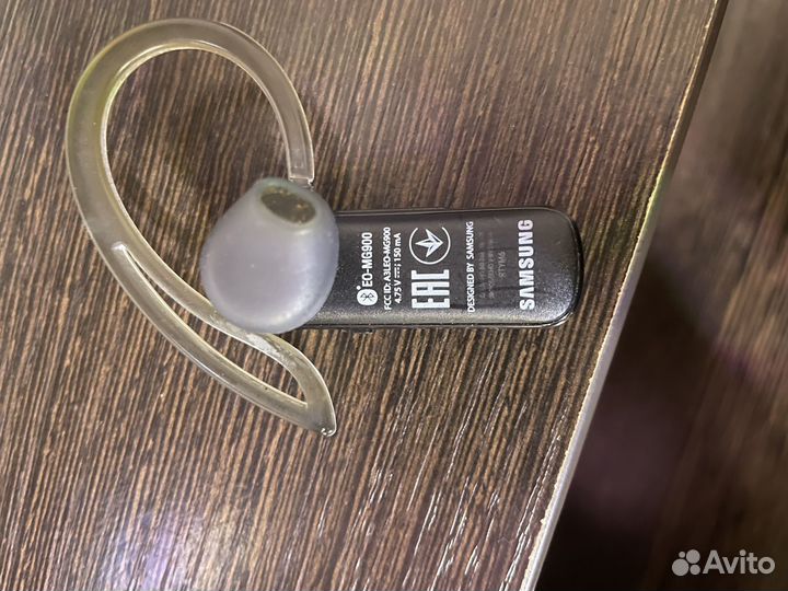 Продам bluetooth гарнитуру samsung