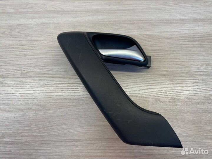 Внутренняя ручка двери передняя правая Volkswagen