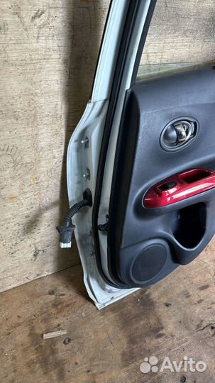 Дверь задняя правая Nissan Juke
